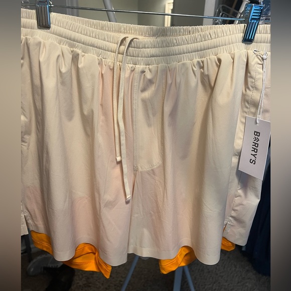 NWT BARRY'S VINTAGE WHITE/BLAZE 5 IN SHORT LINED SZ LARGE - Picture 5 of 6